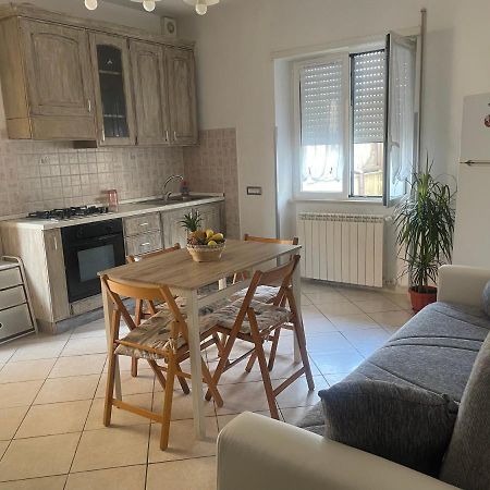 Airport Apartment Alloggio Turistico T&C Fiumicino Luaran gambar